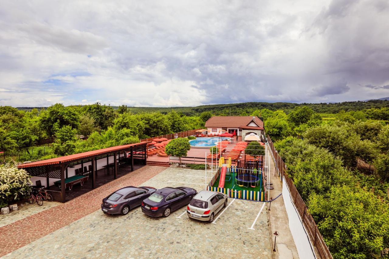 Resort Pensiunea Iris Turcineşti